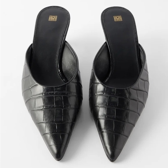 Toteme Shoes - NWT TOTÊME Logan 50MM Croco Mules in Black Croc